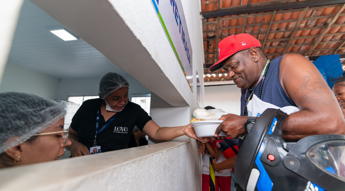 Restaurante Popular Padre Pedro garante alimentação digna em quatro unidades localizadas na capital sergipana